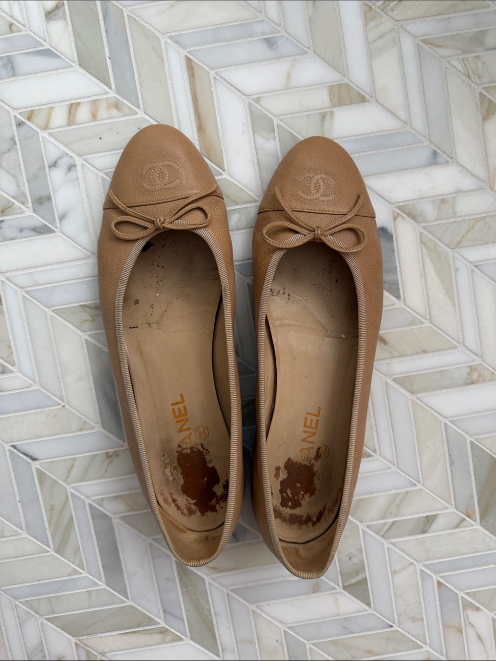 CHANEL Beige Leather Bow Ballet Flats